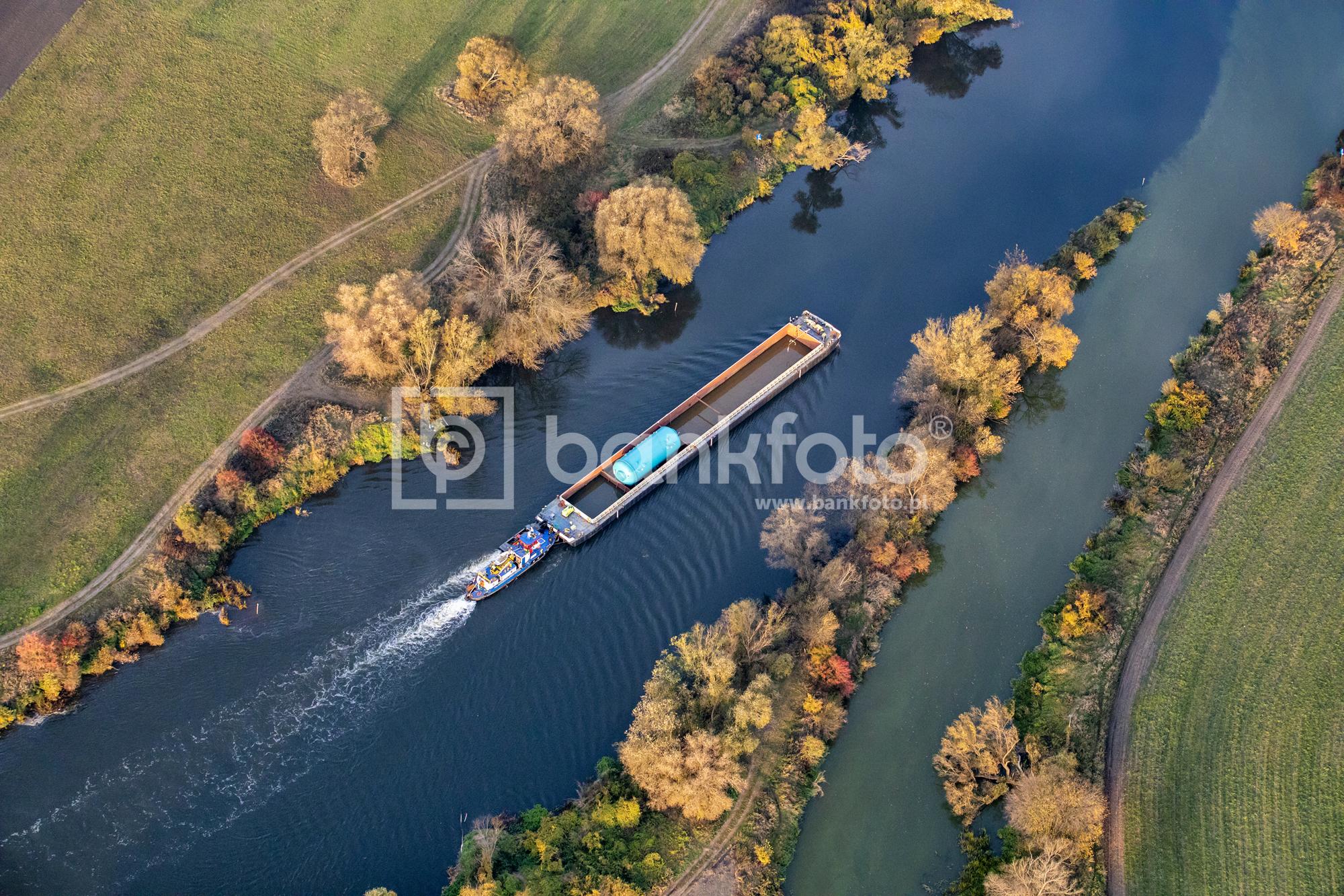 Transport wodny rzeką Odrą